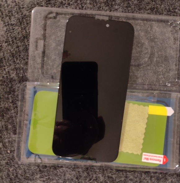 Replacement screen assembly for iPhone 14 Pro Max
